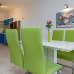 Appartamento Villasanta De Luxe With Pool