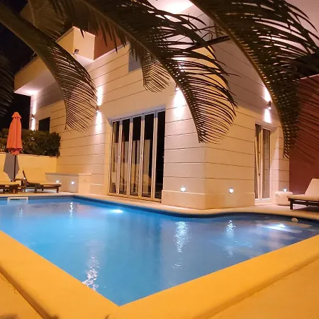 Villasanta De Luxe With Pool Apartmán