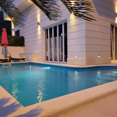 Villasanta De Luxe With Pool *