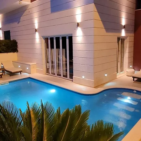 Villasanta De Luxe With Pool *