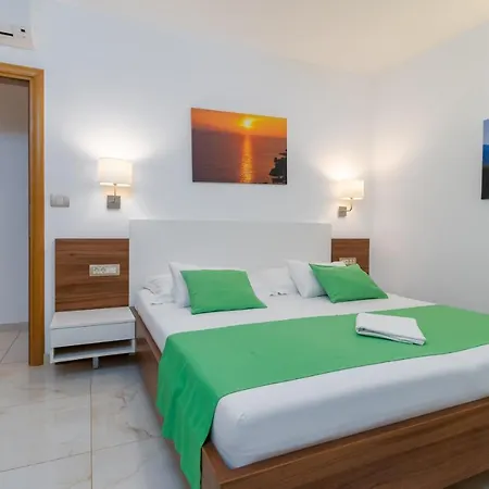 Villasanta De Luxe With Pool Apartmán *