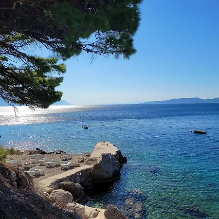 Apartment Villasanta De Luxe With Pool Marusici (Split-Dalmatia)
