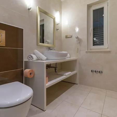 Villasanta De Luxe With Pool Apartmán