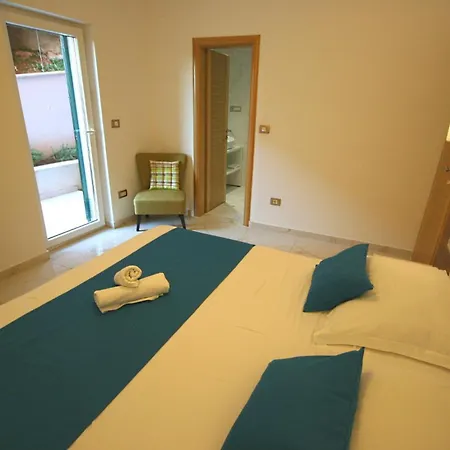 Apartmán Villasanta De Luxe With Pool Marusici (Split-Dalmatia)