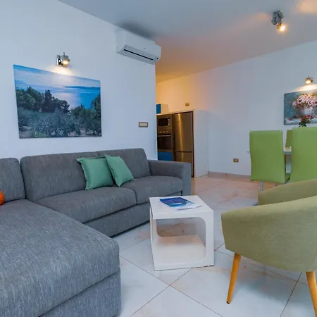 Apartment Villasanta De Luxe With Pool