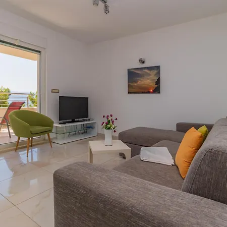 Apartment Villasanta De Luxe With Pool Marusici (Split-Dalmatia)