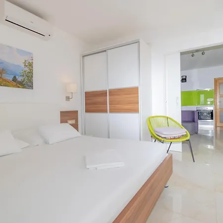 Villasanta De Luxe With Pool Apartment