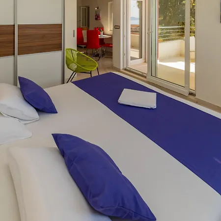 Apartment Villasanta De Luxe With Pool Marusici (Split-Dalmatia)