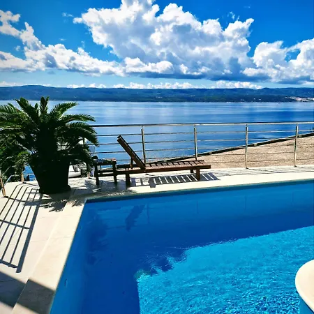 Villasanta De Luxe With Pool Apartmán